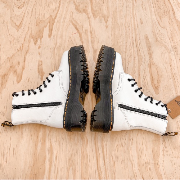 Dr. Martens White Jadon Platform 8 Eye Boots, size 5 - Picture 6 of 16